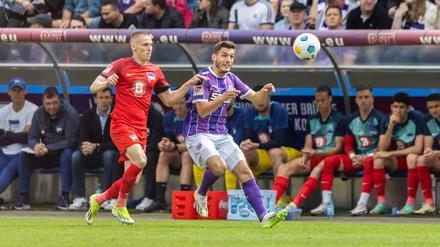 Palko Dardai im Zweikampf mit Osnabrücks Bashkim Ajdini.