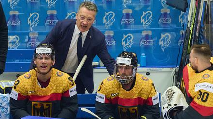 Bundestrainer Harold Kreis und seine Spieler stehen vorzeitig in der K.-o.-Runde.