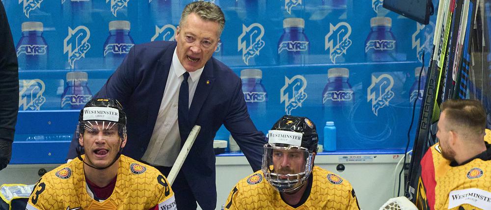 Bundestrainer Harold Kreis und seine Spieler stehen vorzeitig in der K.-o.-Runde.