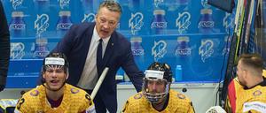 Bundestrainer Harold Kreis und seine Spieler stehen vorzeitig in der K.-o.-Runde.