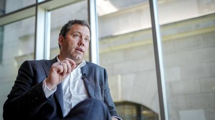 Lars Klingbeil, SPD-Bundesvorsitzender, spricht in einem Interview mit Journalisten der Deutschen Presse-Agentur.