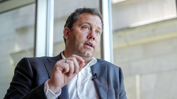 Lars Klingbeil, SPD-Bundesvorsitzender, spricht in einem Interview.