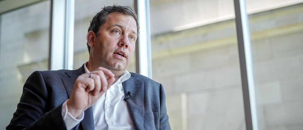 Lars Klingbeil, SPD-Bundesvorsitzender, spricht in einem Interview.
