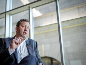 Lars Klingbeil, SPD-Bundesvorsitzender, spricht in einem Interview.