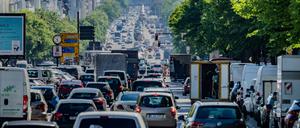 Neuer Höchststand: 1,232 Millionen Autos waren zum Stichtag 31. Dezember 2023 in Berlin zugelassen.