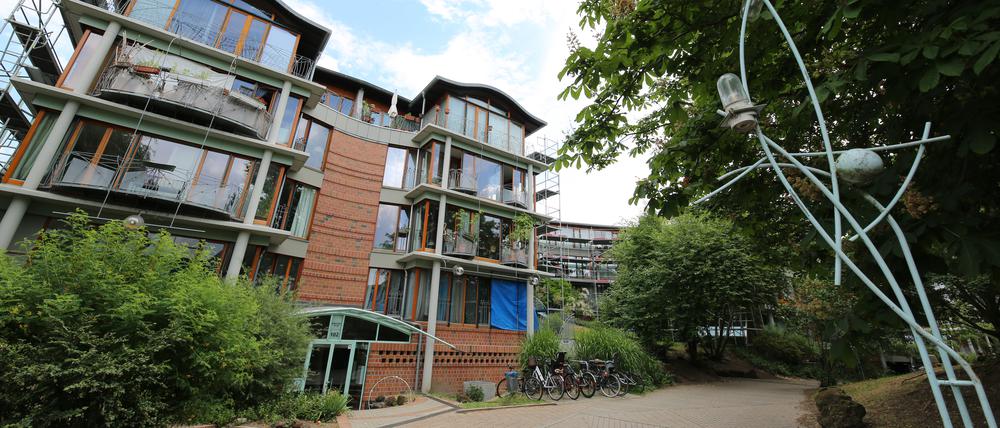 Nutheschlange Potsdam. Pro Potsdam hat schon knapp 17 Millionen Euro in die Häuser investiert. Was jetzt mit dem Wohnblock an der Nuthestraße geschehen soll.