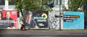 Wahlplakate im Europawahlkampf, in der Mitte das der Grünen mit Robert Habeck.