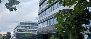 Liegt in Westend: das große Bürogebäude, das gerade vom neuen Landesinstitut bezogen wird.