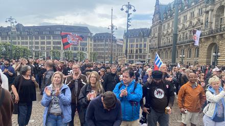 Aufstiegsfeier von St. Pauli. Bilder: Nikolai Prodöhl