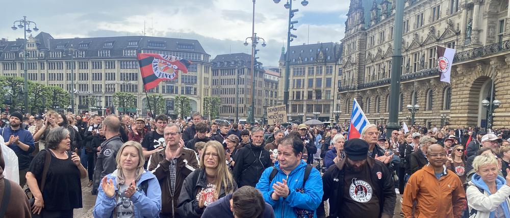 Aufstiegsfeier von St. Pauli. Bilder: Nikolai Prodöhl
