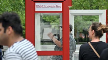 Die Bibliothek dem Bassinplatz wurde am 22. Mai, dem Jahrestag der Bücherverbrennung, eröffnet.