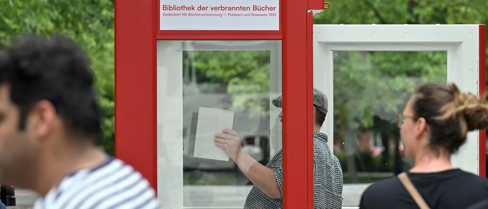 Die Bibliothek dem Bassinplatz wurde am 22. Mai, dem Jahrestag der Bücherverbrennung, eröffnet.
