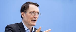 Bundesgesundheitsminister Karl Lauterbach will rasch für strengere Regeln sorgen, um den Verkauf von Lachgas als Partydroge einzudämmen (Archivbild).