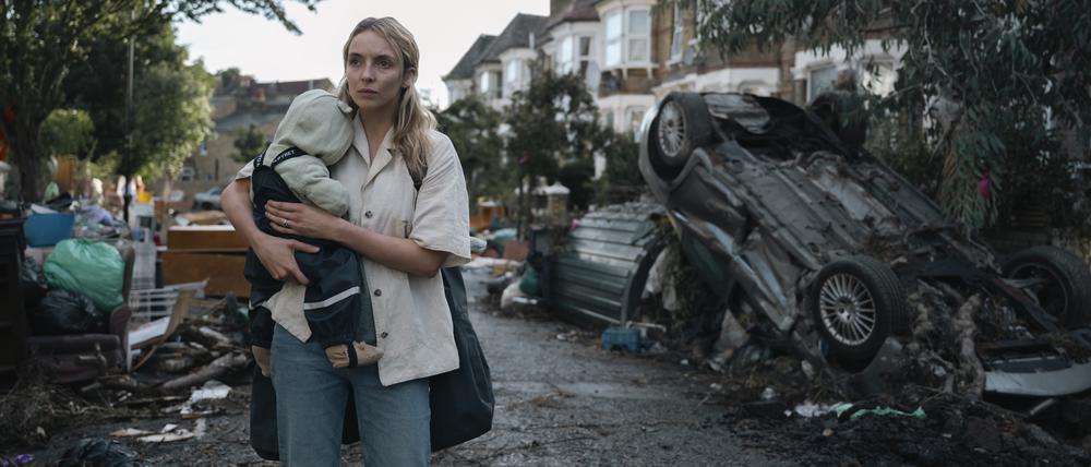 Die namenlose Protagonistin (Jodie Comer) kämpft in einer instabilen Gesellschaftsordnung für ihr Baby.
