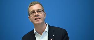 Stefan Evers (CDU), Berliner Senator für Finanzen, spricht bei der Pressekonferenz nach der Sitzung des Berliner Senats im Roten Rathaus.