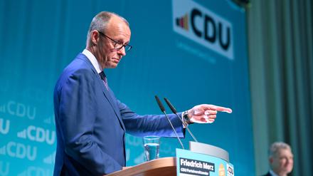 Der CDU Bundesvorsitzende Friedrich Merz besucht am Mittwoch 22.05.2024 Saarlouis, fotografiert im Theater am Ring in Saarlouis.