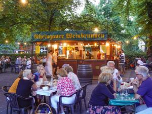 Der Weinbrunnen am Rüdesheimer Platz in Berlin-Wilmersdorf.