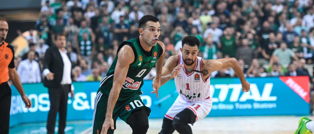 Kostas Sloukas (links) wechselte im vergangenen Sommer von Olympiakos Piräus zum Erzrivalen Panathinaikos Athen. 