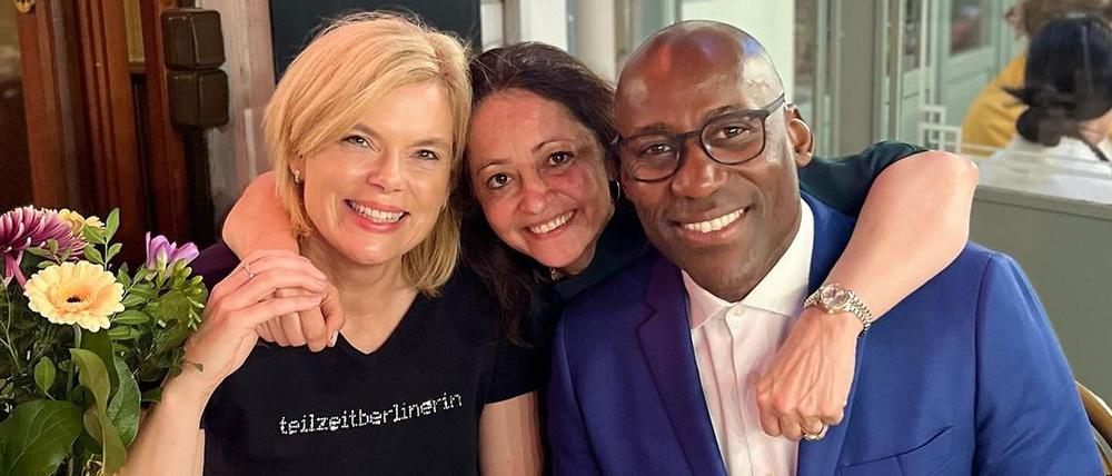 Beim Abendessen in Wilmersdorf: Julia Klöckner, Felor Badenberg und Joe Chialo.