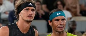 Alexander Zverev (li.) und Rafael Nadal standen sich bei den French Open zuletzt im denkwürdigen Halbfinale vor zwei Jahren gegenüber.