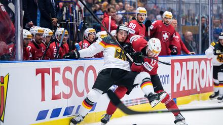 In jedem Spiel ein Scorerpunkt, nur gegen die Schweiz nicht: Leo Pföderl (links) im Einsatz.