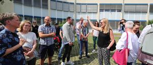 Gegnerinnen und Gegner der geplanten Geflüchtetenunterkunft im Kirchsteigfeld in Potsdam mobilisierten zu einer Kundgebung.