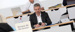 Oberbürgermeister Mike Schubert bei der vorerst letzten Stadtverordnetenversammlung vor der Kommunalwahl, hinter ihm der Vorsitzende des Gremiums, Pete Heuer (beide SPD).