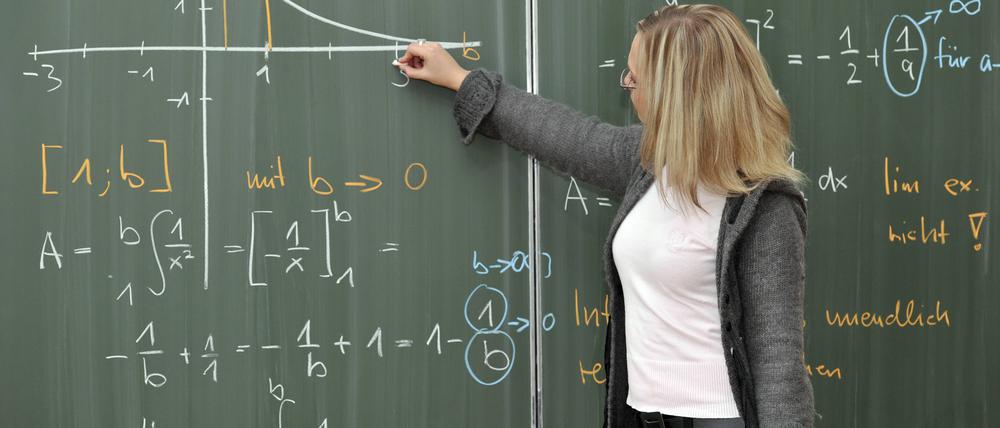 Junge Lehrkräfte wünschen sich erfahrungsgemäß eine enge Begleitung während der Ausbildung.