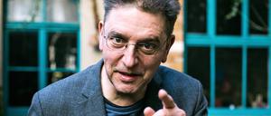 Der Düsseldorfer Komponist, Musiker, Lyriker und Performancekünstler Manos Tsangaris
