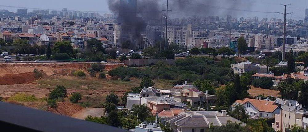 Raketeneinschläge im Zentrum Israels bei Tel Aviv.