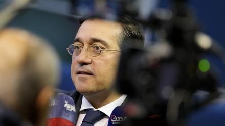 José Manuel Albares, Außenminister von Spanien, spricht während eines Treffens der EU-Außenminister im Gebäude des Europäischen Rates (Archivbild).