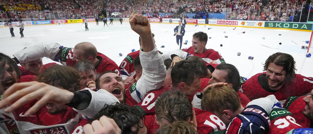 Das ist der Titel. Das tschechische Team feiert nach der Schlusssirene.