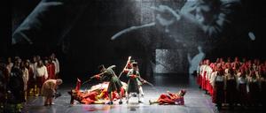 Russlands Geschichte der Gewalt als Tableaux vivants: Bühnenbild von Christian Schmidt