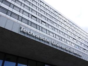 Im Scheibenhochhaus der TU Berlin an der Straße des 17. Juli darf nicht mehr gearbeitet werden.