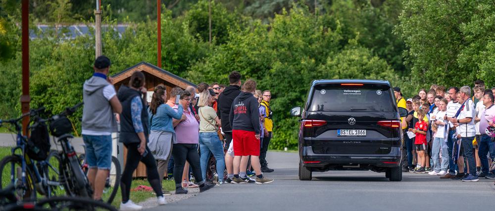 Das DFB-Team wurde am Sonntag von Fans freudig empfangen.