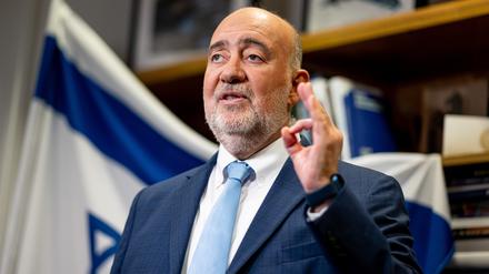 Ron Prosor, Botschafter Israels in Deutschland, spricht in einem dpa-Interview zur aktuellen Lage in Israel.
