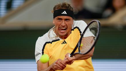 Alexander Zverev Germany spielt eine Rückhand. 