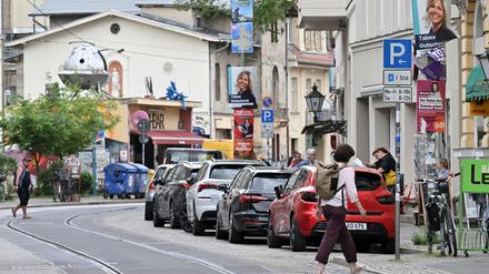 Potsdam, 27.05.2024, Lokales, Wahlkreis 3, Parkende Autos, Pkw, in der Geschwister-Scholl-Straße, Geschwister-Scholl-Strasse,