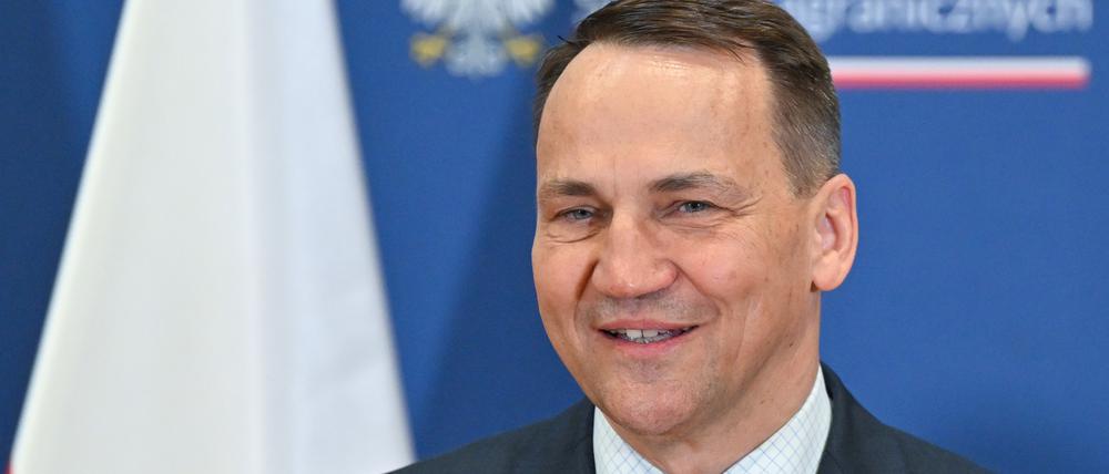 Radoslaw Sikorski, Außenminister von Polen, nimmt an einer Pressekonferenz zum 20. Jahrestag des EU-Beitritts von Polen im polnischen Slubice teil (Archivbild vom 01.05.2024).
