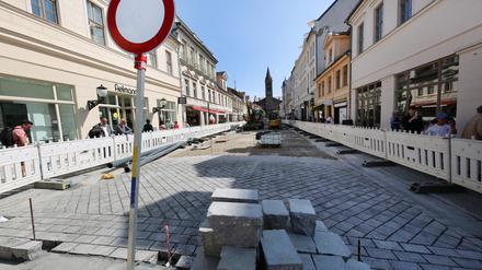 In der Brandenburger Straße wird derzeit gepflastert. 