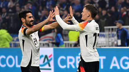 Ilkay Gündogan (l.) ist Kapitän der deutschen Nationalmannschaft. 