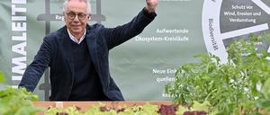 Dieter Kosslick vor dem Filmmuseum Potsdam, wo während des Festivals Green Visions ein „Markt für nachhaltiges Leben“ stattfindet.