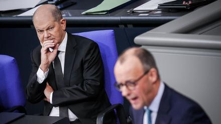Die Unionsfraktion von Oppositionsführer  Friedrich Merz dürfte kaum ein gutes Haar am Haushaltsentwurf der Regierung von Olaf Scholz (SPD) lassen - wenn er denn kommt.