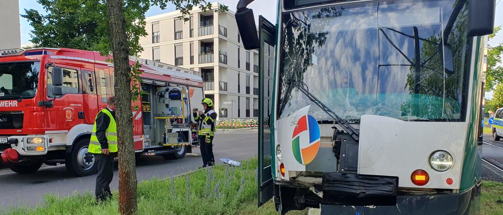 Im Bornstedter Feld ist ein Transporter mit einer Tram kollidiert.