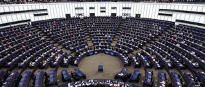 Mitglieder des Europäischen Parlaments in Straßburg stimmen über ein neues Gesetz ab.