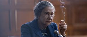 Helen Mirren spielt die israelische Ministerpräsidentin Golda Meir mit mütterlicher Härte.