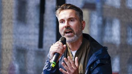 Muss vor der Studiotür bleiben: Fabio De Masi, Spitzenkandidat von Bündnis Sahra Wagenknecht zur Europawahl.