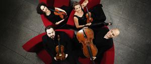 Vier im roten Kreis. Vineta Sareika, Anthea Kreston, Gregor Sigl und Eckart Runge (oben r. bis unten l.). Foto: Nikolaj Lund