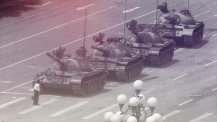 Das Foto des „Tank Man“ ging in die Geschichte ein – seine Identität ist bis heute unbekannt.