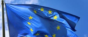 Eine wehende Europa-Fahne.